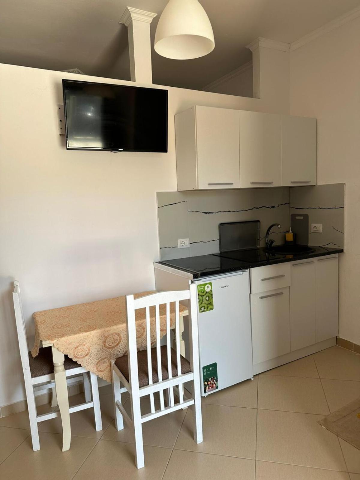 Apartment B&e 2