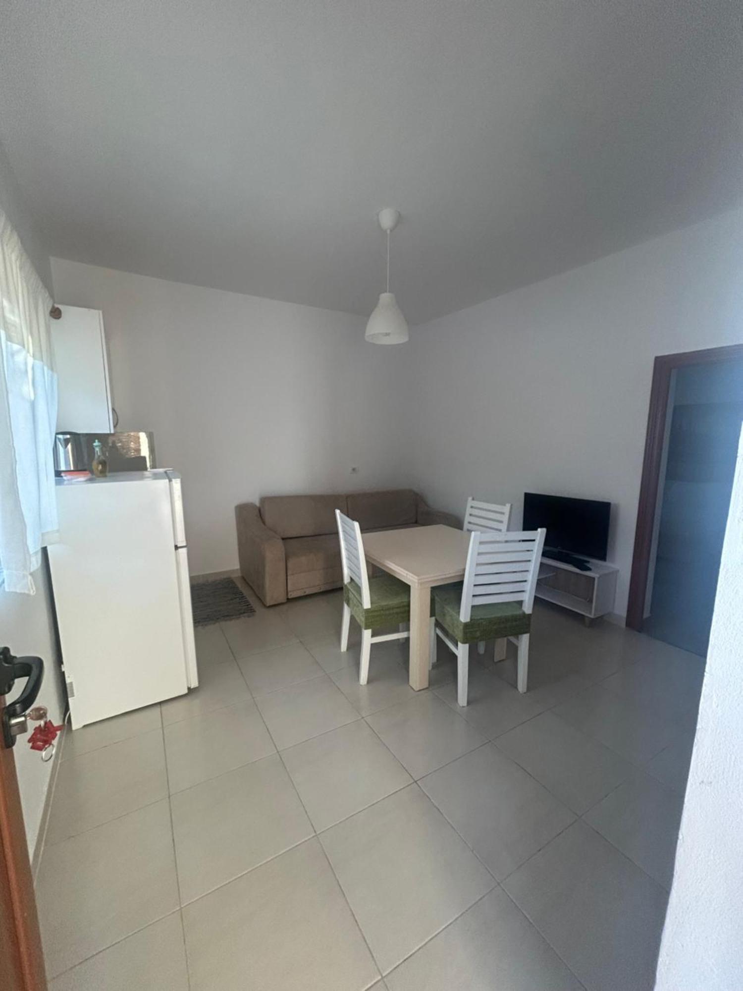Apartment B&e 2