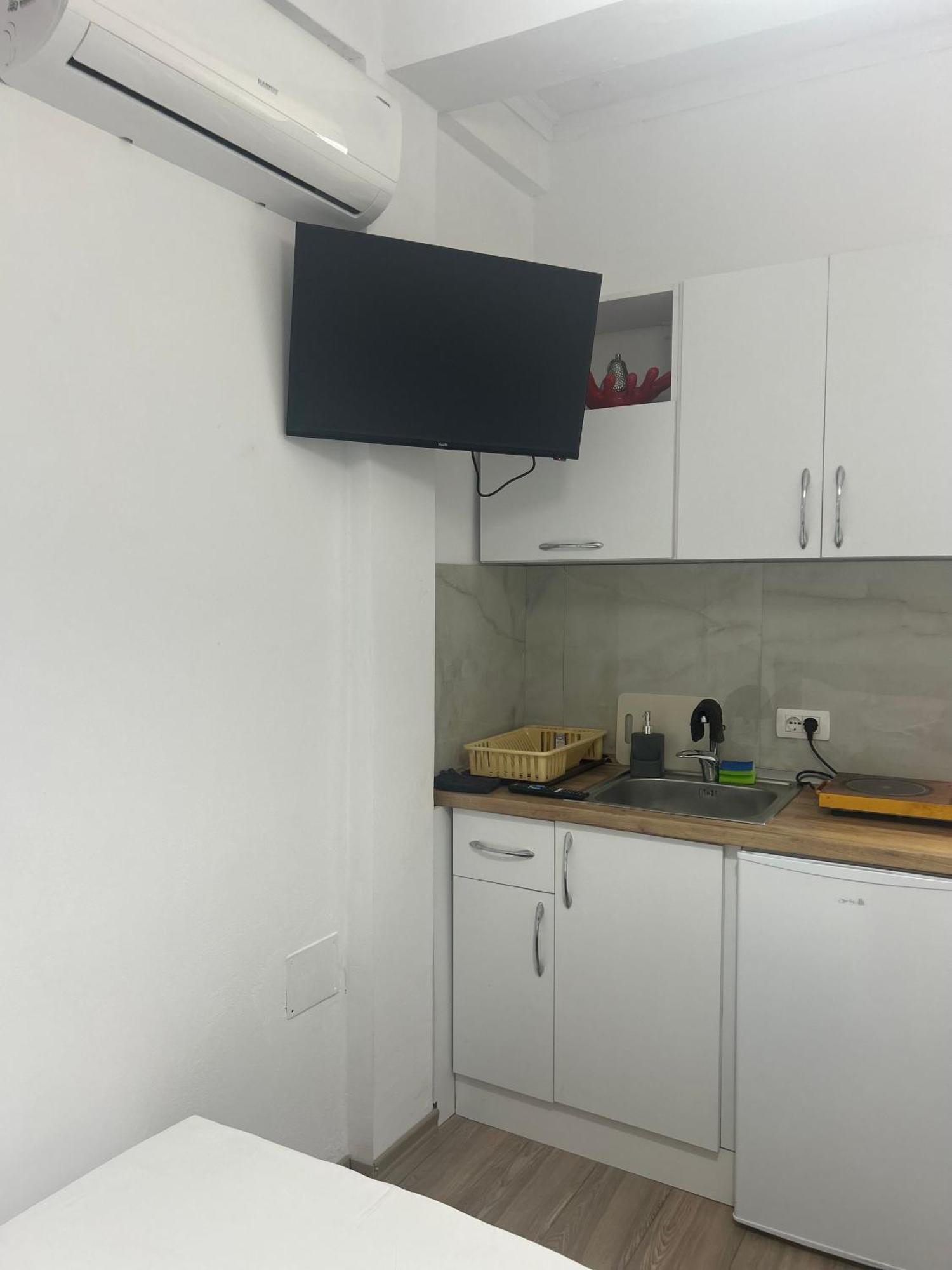 B&e 2 Apartment *